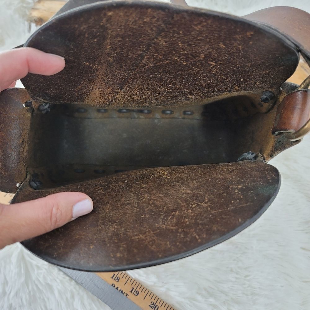 Vintage leather hand tooled shoulder bag 70s - Picture 6 of 13